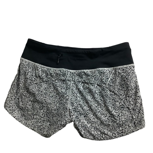 Lululemon Run Times Short (4-way Stretch 4") Daisy White Black / Black Sz 6 - Picture 4 of 11